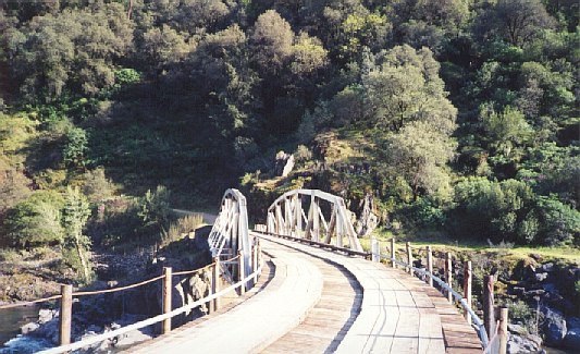 bridge.jpg (75862 bytes)